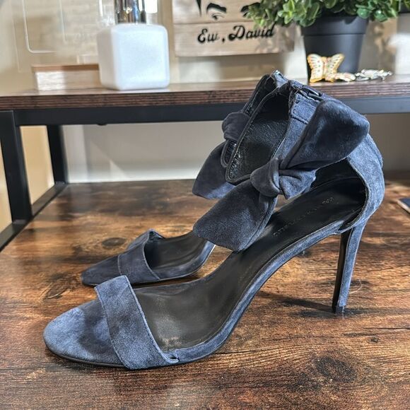 Banana Republic blue suede heels size 9‎ - Picture 7 of 8